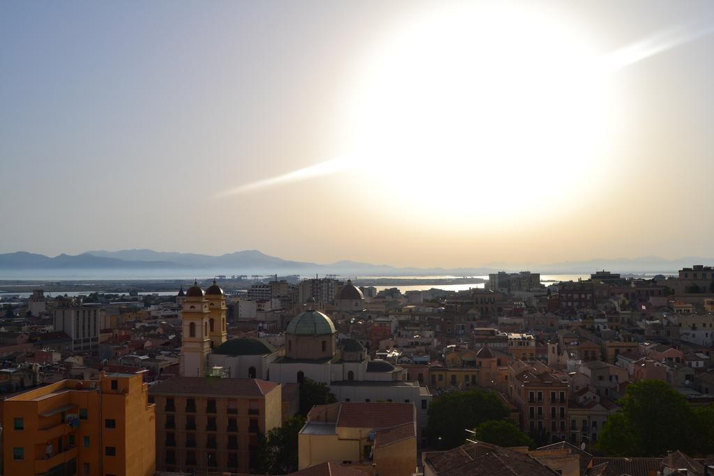 La Residenza Sul Largo Hotel Cagliari Bagian luar foto